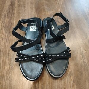 FitFlop Lumy Criss Cross Sandals with Studs - Black - Size US9 - good condition!